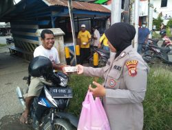 Satbinmas Polres Melawi Bagikan Takjil Ramadhan