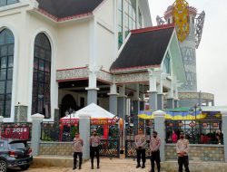 Polres Melawi Lakukan Pengamanan Ibadah Minggu Paskah Di Gereja Katholik SPMDK Nanga Pinoh