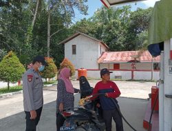 Adanya Perubahan Harga Baru BBM, Bhabinkamtibmas Polsek Kota Baru Patroli dan Monitoring ke SPBU