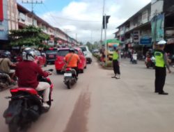 Personel Polres Melawi Lakukan Pengaturan Lalin di Minggu Pagi