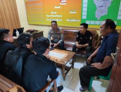 Polsek Sokan Gelar Jumat Curhat Bersama Panwascam