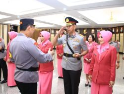 Kapolri Pimpin Upacara Sertijab Kapolda Kalsel