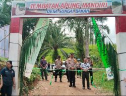 Kapolres AKBP Muhammad Syafi’i Resmikan Jembatan Apung Desa Sungai Bakah