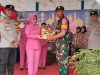 Kapolres dan Ketua Bhayangkari Cabang Melawi Bagikan Bingkisan Idulfitri ke Personel di Pos Pelayanan Ops Ketupat