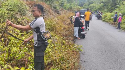 Peduli Lingkungan,Polsek Pengkadan Ikut Kerja Bakti
