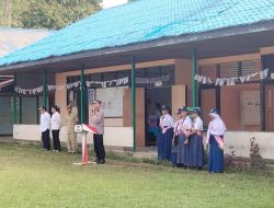 Jadi Pembina Upacara di SMP N 1, Kapolsek Menukung Sampaikan Edukasi Pencegahan Bullying dan Bahaya Narkoba ke Pelajar