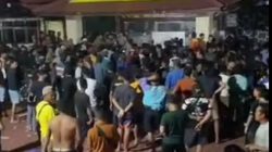 Pekerja Peti Ditangkap, Massa Datangi Mapolres Sintang