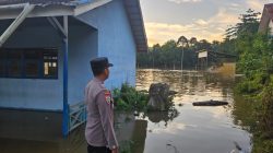 Debit Air Naik, Kapolsek Menukung Himbau Warga Waspada Banjir