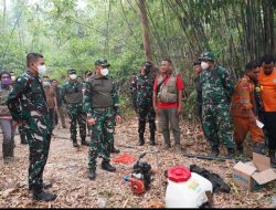 Danrem 121/Abw Bersama Pangdam XII/Tpr Tinjau Langsung Penanganan Karhutla ke Sektor Selatan Kalimantan Barat