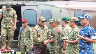 Menhan Sjafrie Sjamsoeddin Kunjungi Yonif TP 926/Pangalangok Libau, Tekankan Disiplin dan Sinergi TNI-Polri